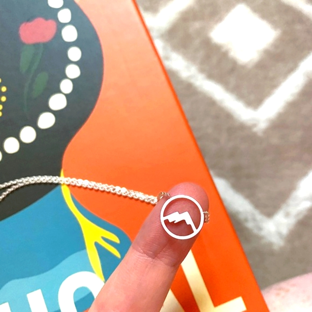 Dainty Mountain Peak Circle Necklace Silver - Picture 4 of 9